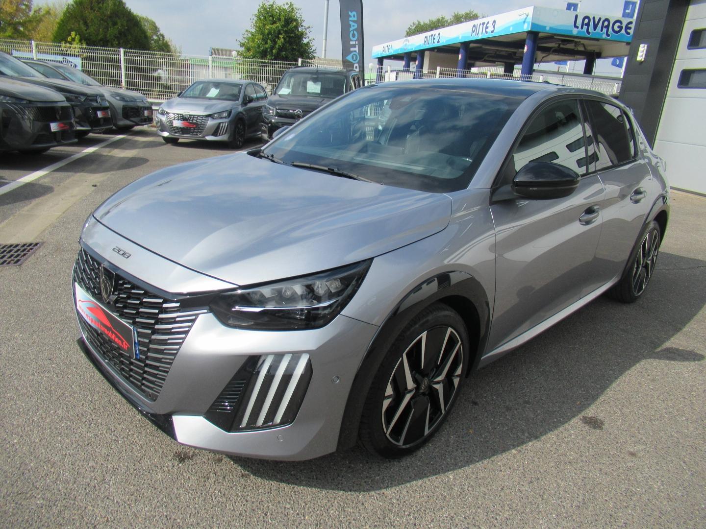 PEUGEOT 208